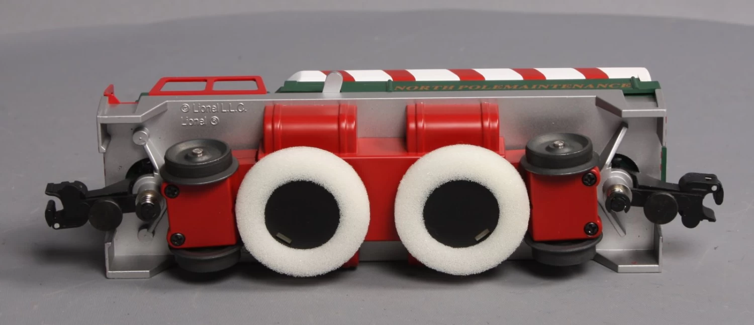 Lionel 6-28451 O-27 Track Cleaning Car, Christmas 8 Lionel 6-28451 O-27 Track Cleaning Car, Christmas - Image 6