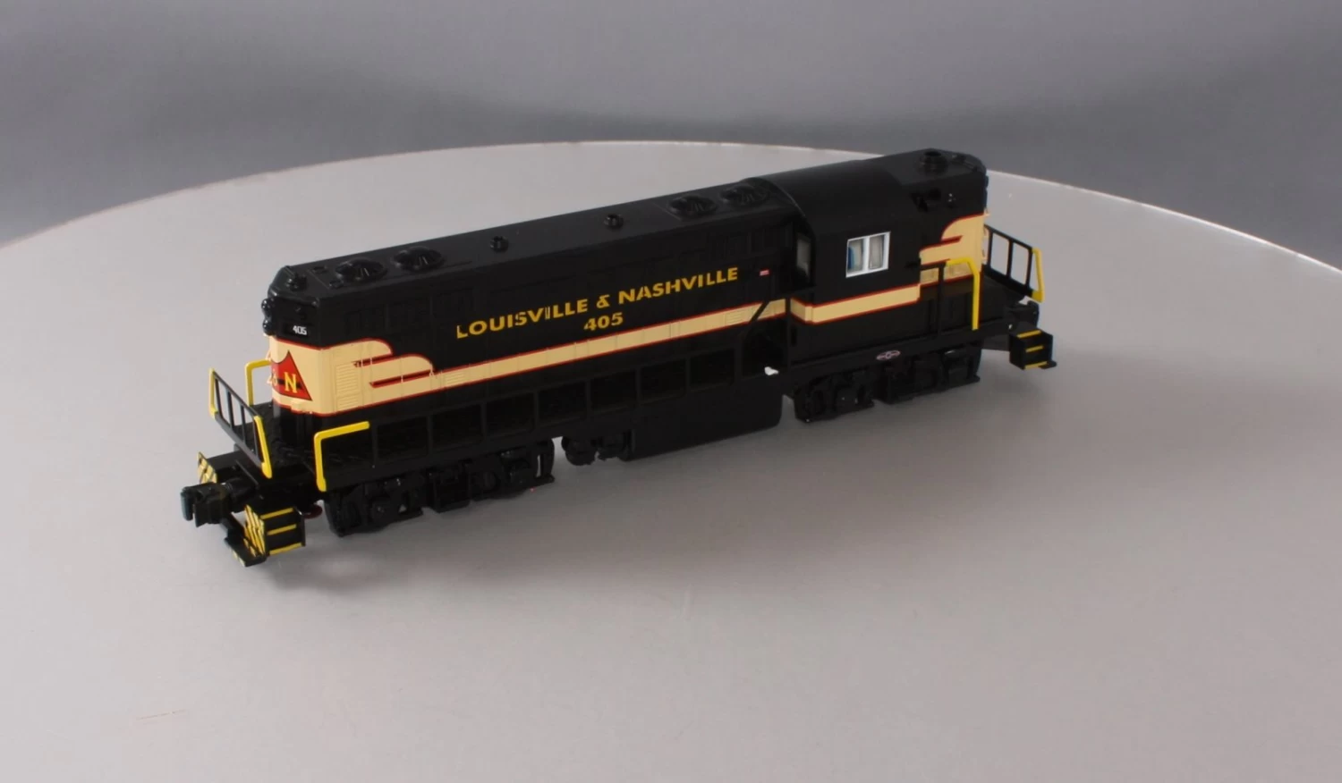 Lionel 6-84109 Louisville & Nashville LionChief+ GP7 Diesel Locomotive #405 8 Lionel 6-84109 Louisville & Nashville LionChief+ GP7 Diesel Locomotive #405 - Image 6