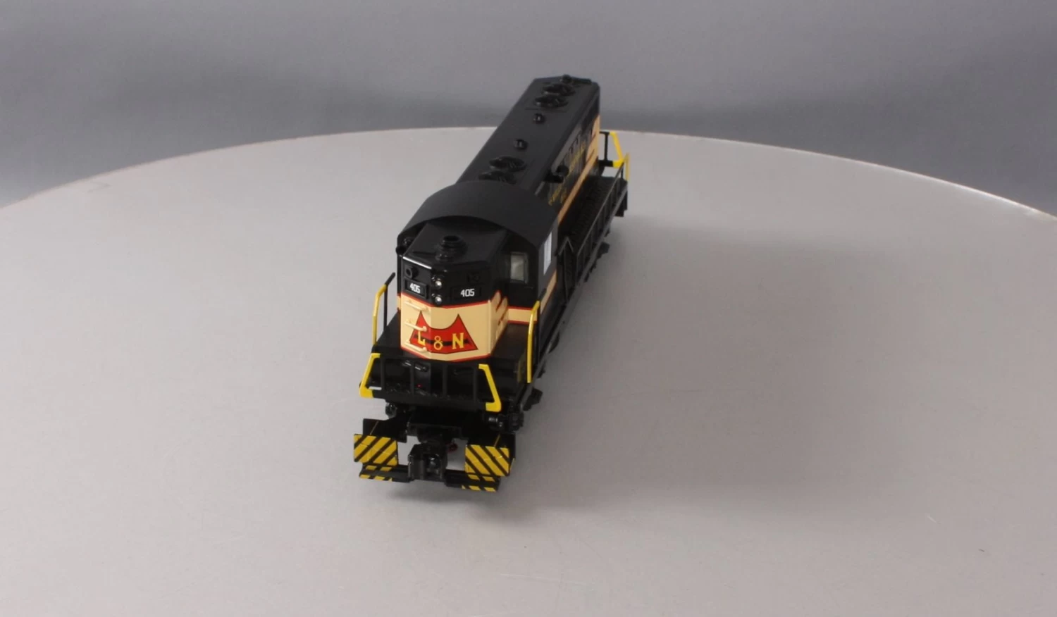 Lionel 6-84109 Louisville & Nashville LionChief+ GP7 Diesel Locomotive #405 11 Lionel 6-84109 Louisville & Nashville LionChief+ GP7 Diesel Locomotive #405 - Image 9