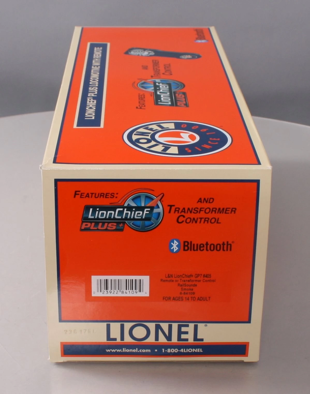 Lionel 6-84109 Louisville & Nashville LionChief+ GP7 Diesel Locomotive #405 14 Lionel 6-84109 Louisville & Nashville LionChief+ GP7 Diesel Locomotive #405 - Image 12