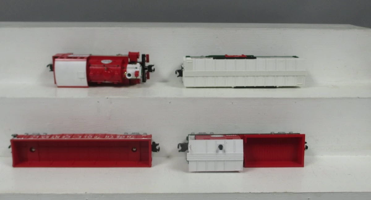 Lionel 6-82545 Santa's Helper Christmas LionChief O Gauge Steam Train Set 6 Lionel 6-82545 Santa's Helper Christmas LionChief O Gauge Steam Train Set - Image 4