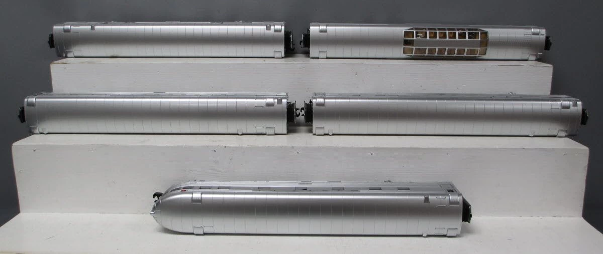 MTH 20-65230 O Santa Fe 70' Streamlined Ribbed Passenger Car Set (Set Of 5) 5 MTH 20-65230 O Santa Fe 70' Streamlined Ribbed Passenger Car Set (Set Of 5) - Image 3