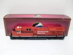 MTH 20-2823-1 O Canadian Pacific ES44AC Diesel W/PS 2 #8729 (Hi-Rail Wheels)